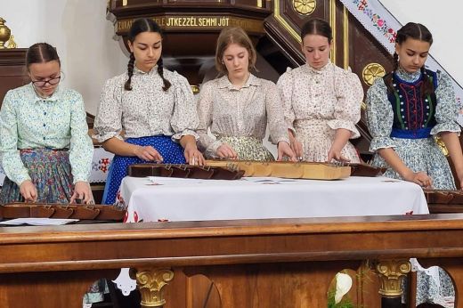 „Most érkeztünk ez helyre...“ - citerás növendékek évzáró műsora