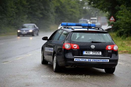 A jogsiját már rég felfüggesztette a rendőrség, ő mégis a jobb-kormányos BMW-jével furikázott