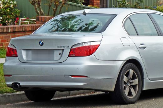 Csak adót fizetett volna, de megtudta, hogy egy ismeretlen BMW is van a nevén