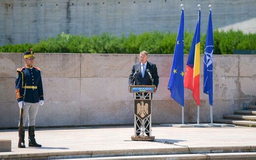 Iohannis a hősök napi ünnepségen: Románia erős és közmegbecsülésnek örvendő NATO-tag