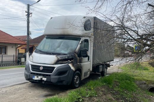 Menet közben gyulladt ki egy teherautó Szatmárudvariban