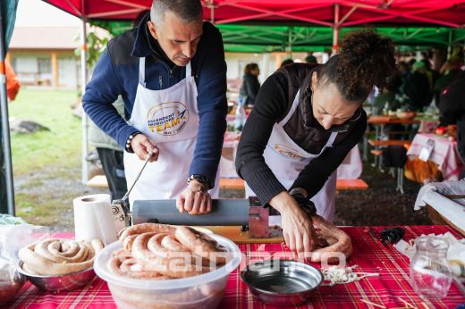Egész nap esett, mégsem lett vizes a kolbász! 13. alkalommal szervezték meg a Kolbásztérinbábát és Hagyományok napját Szatmárnémetiben - Képgaléria