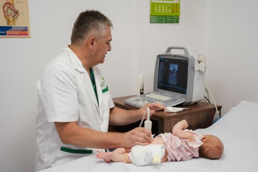 Gyermekortopédia Szatmárnémetiben: Dr. Borz Tibor a megelőzésre, a korai diagnózisra és a non-invazív kezelésekre helyezi a hangsúlyt
