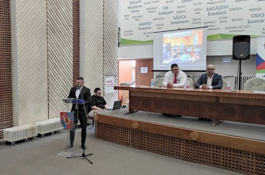 Tisztújítás a Roma Pártnál: Godzsa Zsolt veszi át a három évtizedes munka után leköszönő Horváth Ignác helyét