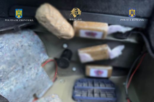 Nemzetközi kábítószer-kereskedőt tartóztattak le a petei határátkelőnél