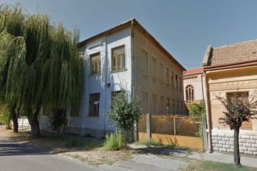 Hatszor szúrt, majd egy téglával is lesújtott. Vádat emeltek a nagykárolyi gyilkosság ügyében