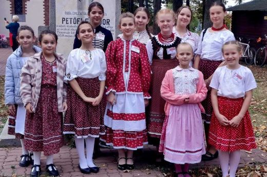Elismerésekkel tértek haza az Őszirózsa Népdaléneklési Verseny országos döntőjéről a szatmári diákok