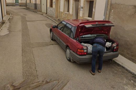 Rajtakapta a férfit a Google Térkép, amint egy holttestet rejthetett el az autójában
