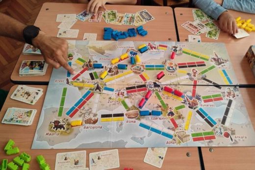 Családi társasjátékestet szervez a Rekettye. Mindenkit várnak egy közös játékra!