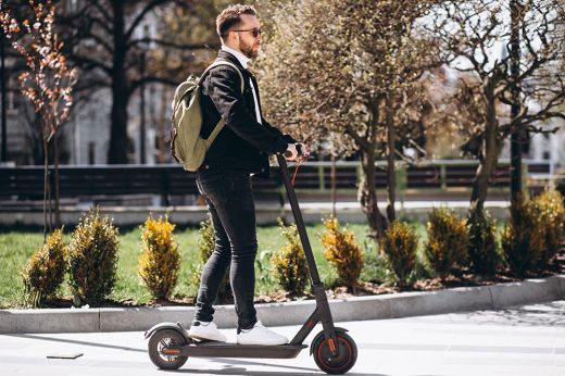 Párizsban megkezdődött a bérelhető elektromos rollerek kivonása a forgalomból