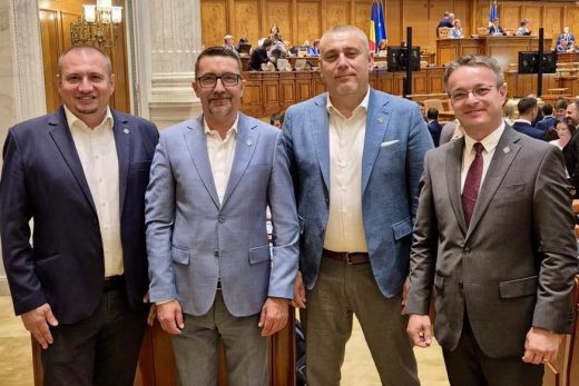 Turos szenátusi frakcióvezető, Magyar a képviselőház egyik háznagya lesz az őszi ülésszakban