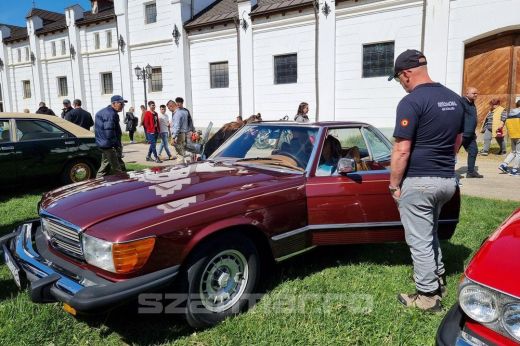 Tavaszi Retróparádé: oldtimer autókiállításra várnak hétvégén Nagykárolyban