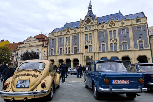 Őszi Retróparádé Szatmárnémetiben: a borús ég alatt is szépen ragyogtak a krómcsodák - KÉPGALÉRIA
