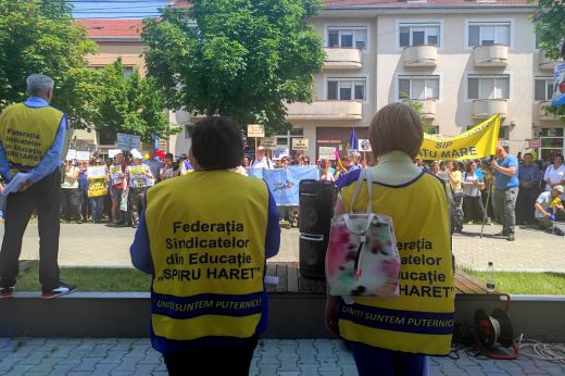 Folytatódik a tanügyi sztrájk; szakszervezetek: fizetésemelést akarunk, nem pluszjuttatásokat vagy vouchereket