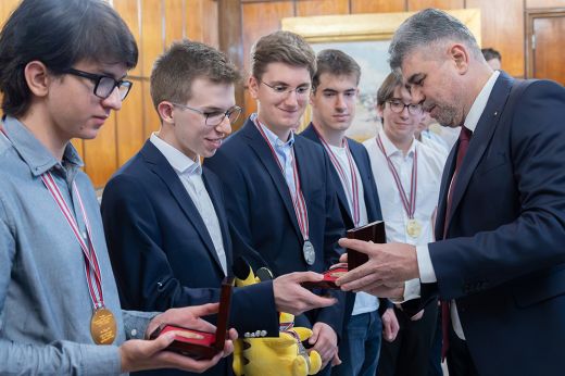 A nemzetközi matematikai és fizikai diákolimpián díjazott romániai tanulókat fogadta a miniszterelnök