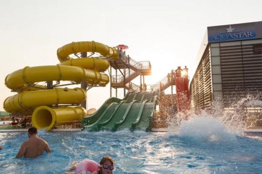 Itt a nyár első hírnöke: május 1-től már a kültéri medencék is várnak az Aquastarban!