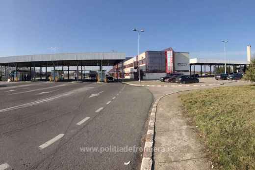 Az ülések mögé rejtőzve próbált meg átszökni a határon egy 16 éves lány