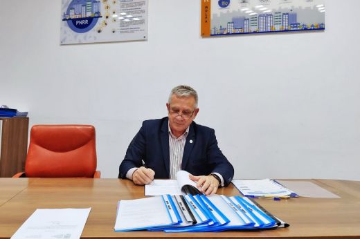 Iskolákat és tömbházakat hőszigetelnek a pénzből