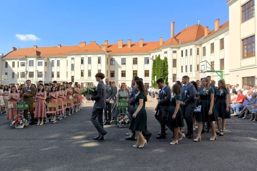 Kiváló tanulmányi eredményekkel büszkélkedő évfolyam ballagott a Kölcsey Ferenc Főgimnáziumban