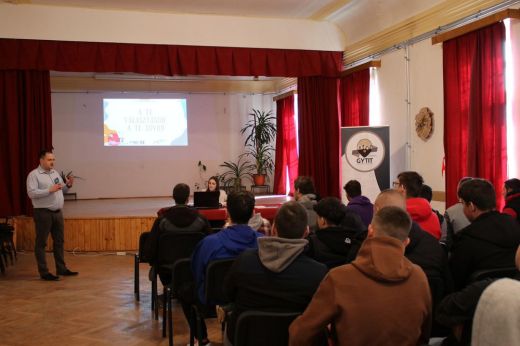 „A te választásod, a te jövőd” jelmondattal állampolgári tájékoztató karavánt szervez a MIÉRT és a MAKOSZ a magyar középiskoláknak