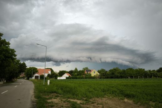 Esős, viharos idő várható kedd hajnalig Szatmár megyében is