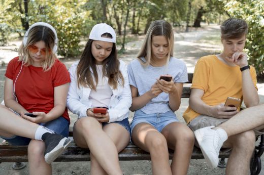 Romboló hatású a közösségi média a Z generáció számára egy új tanulmány szerint
