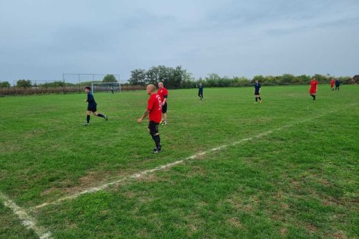 Csanálos. Műfüves pálya épül a futballpálya mellé