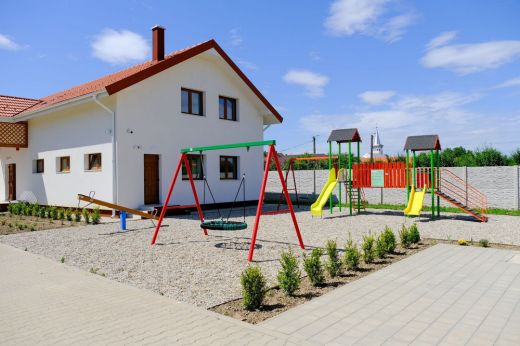 Ősztől megszűnik Szatmár megye utolsó nevelőotthona is. A gyerekek családi típusú házakba költöznek