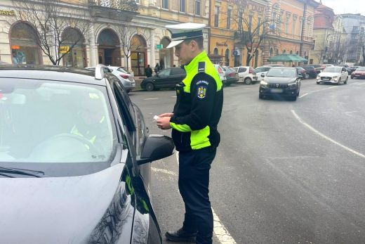 Átugratott a körforgalmon, majd árokba borult egy ittas férfi Krasznaterebesnél