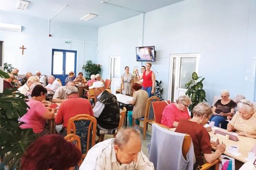 Újabb idősnapközi Szatmárnémetiben
