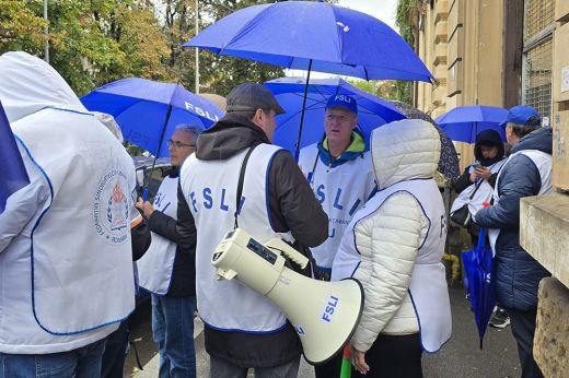 Sztrájkőrséget tartanak a tanügyi szakszervezetek az oktatási minisztériumnál