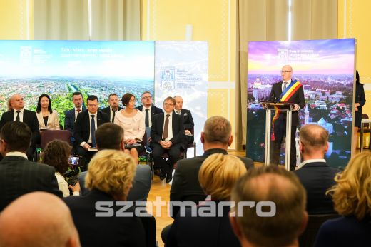 Beiktatták Kereskényi Gábor polgármestert és a Helyi Tanácsot - Képgaléria