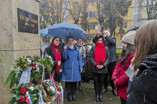 Megkoszorúzták Kölcsey Ferenc szatmárnémeti szobrát