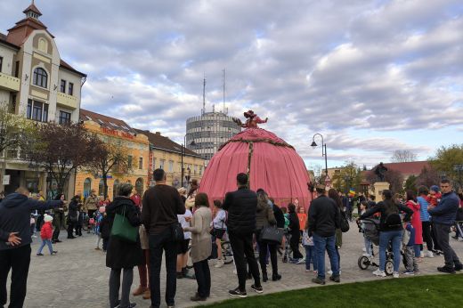 Hangulatos parádé Szatmárnémeti szívében. A lakosság előtt is bemutatkozott a megújult főtér - KÉPGALÉRIA/VIDEÓ