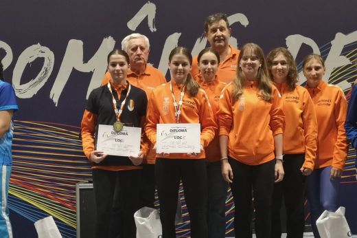 Dobogón a Kurtinecz-testvérek, Johanna bajnok lett a serdülőknél