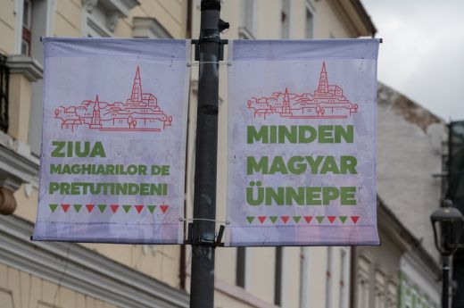 Történelmi pillanatként értékeli az RMDSZ a magyar ünnepi dekoráció kihelyezését Kolozsváron