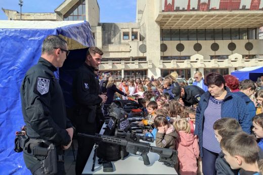 Látványos seregszemlével készülnek a gyereknapra