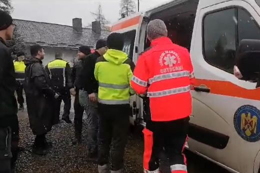 Botoşani megye: a nap hőseiként ünneplik a rendőrök a kétéves kisfiút megtaláló kollégáikat - VIDEÓ
