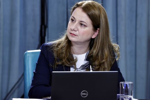Deca: nem szeretnénk, hogy az átmenőjegy alatti tanulmányi átlaggal rendelkezők is kapjanak érdemösztöndíjat