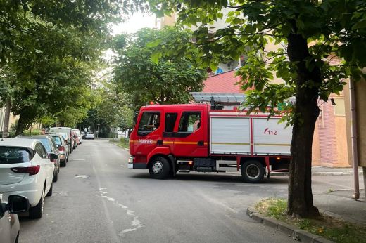 Tűz ütött ki egy szatmárnémeti tömbházban, evakuálták a lakókat
