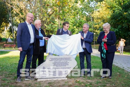 Márványtáblát avattak a Kossuth-kertben tartott hármas ünnepen - Képgaléria
