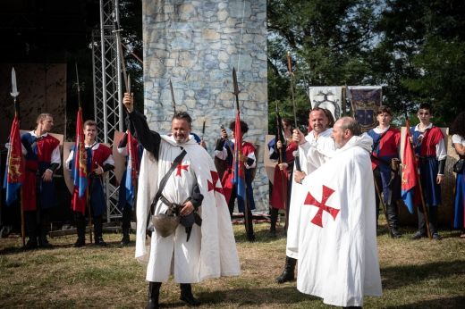 MedieArtFest megnyitja a Világok Közötti Kapukat - középkori fesztivál Erdődön