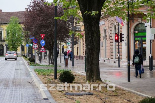 Új közlekedési rend a régi központban! Ismét beindult az autós forgalom a Păstrăvului és a Cuza Voda utca közti szakaszon