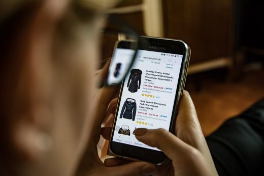 Közel hét évre börtönbe küldik az internetes svindlert