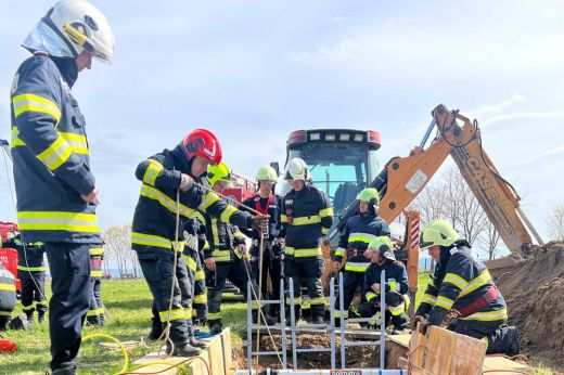Magasból és mélyből is mentettek a katasztrófavédelem csapatai – KÉPGALÉRIA