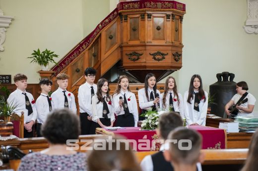 Elbúcsúztak a Református Gimnázium nyolcadikosai: 29 tanuló intett búcsút az Alma maternek ebben a tanévben - Képgaléria