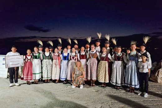 Görögországi folklórfesztiválon aratott nagy sikert a pusztadaróci Pünkösdi Rózsák Néptáncegyüttes - Képgaléria