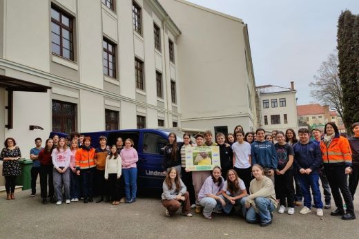 „Bármit… egy mosolyért“ - készülnek az akció során összegyűlt adományokból az ajándékcsomagok a klinikára