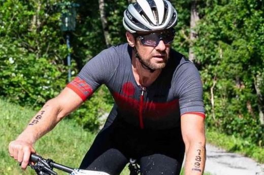 Száraz Dénes új szenvedélye a tereptriatlon – Vadregényes tájakon versenyez a Jóban Rosszban sztárja