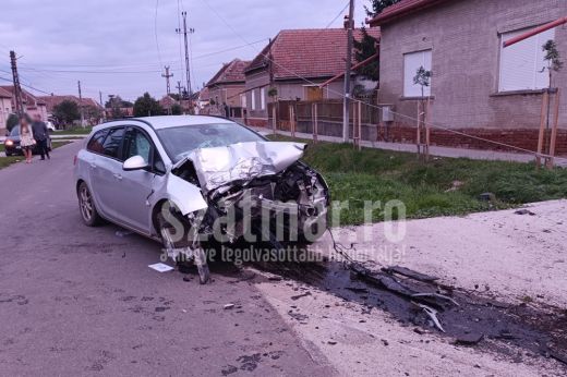 Ittasan, 120-szal rohant neki a villanyoszlopnak Mezőfényen a szatmári fiatal